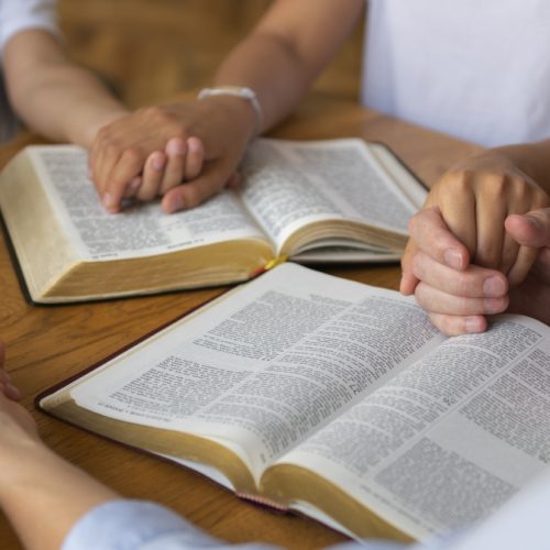 Estudos bíblicos com inteligência artificial: como fazer de forma prática e edificante