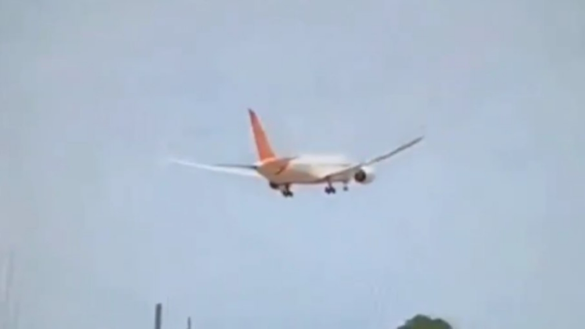 Avião da Air India cai após decolar em Ahmedabad