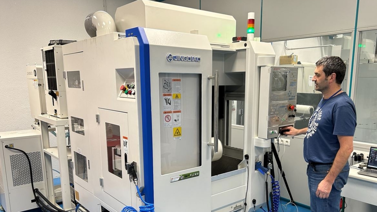 niversidade de Murcia instala máquina de ultraprecisão capaz de realizar cortes 100 vezes mais finos que um fio de cabelo