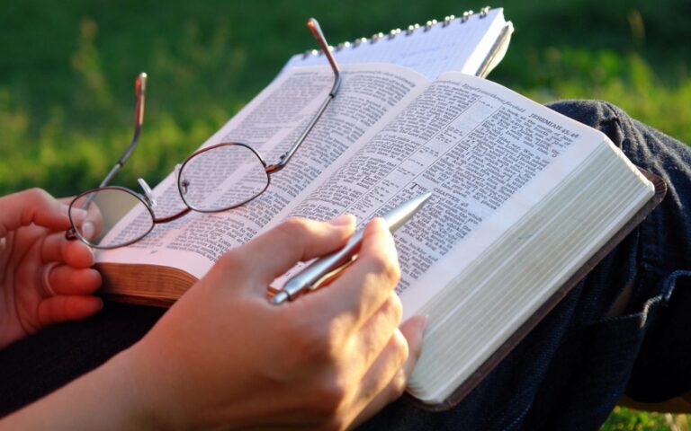 Qualquer pessoa pode pregar a Palavra de Deus? O que diz o Salmo 150:6