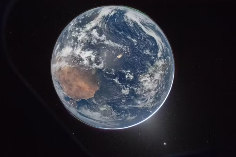 Missão Artemis II: NASA divulga primeira imagem da Terra e impressiona o mundo